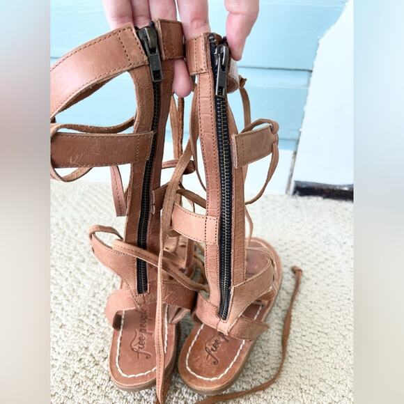 Free People NWOB Merida Gladiator Sandal brown leather flat Bohemian Summer 39 - Picture 6 of 7